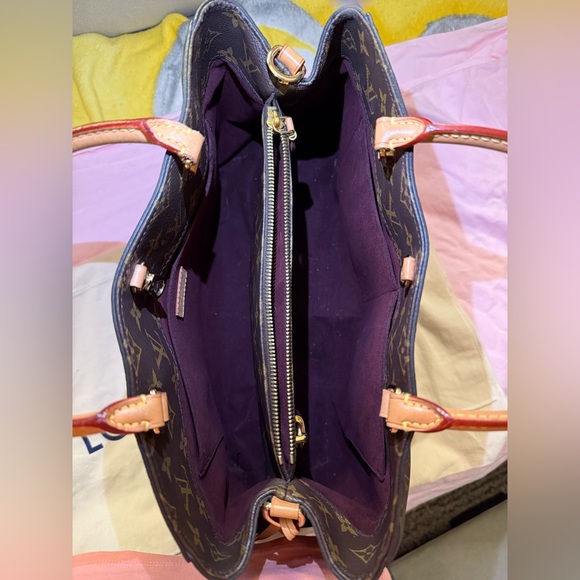 Louis Vuitton Montaigne GM Brown and Tan Monogram Tote with COA. - Picture 8 of 12